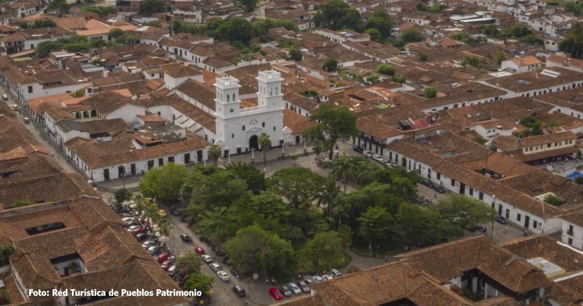 Cuál es el pueblo colombiano considerado como un monumento nacional, un destino de calles blancas y empedradas