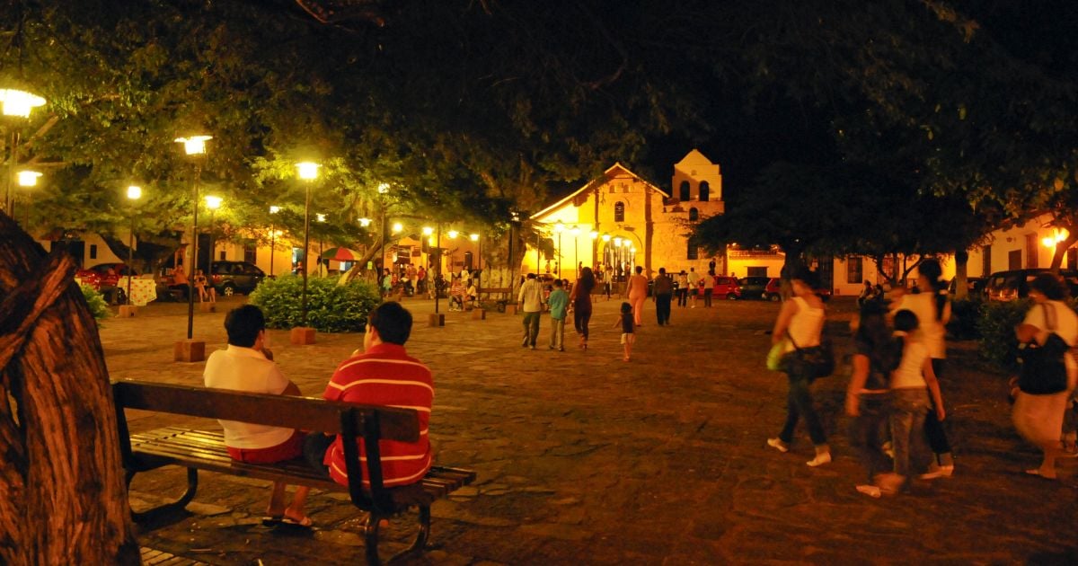 Cuál es el pueblo colombiano considerado como un monumento nacional, un destino de calles blancas y empedradas