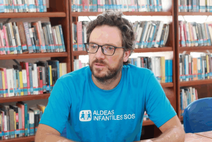 De la Defensoría a Aldeas Infantiles: el camino de Esteban Reyes al frente de la protección de miles de niños en el país - -- Las2orillas.co: Historias, voces y noticias de Colombia De la Defensoría a Aldeas Infantiles: el camino de Esteban Reyes al frente de la protección de miles de niños en el país