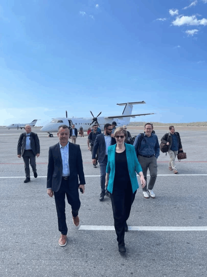  - Con todos los poderes aterrizó en Caracas la enviada especial de Trump con todo los poderes