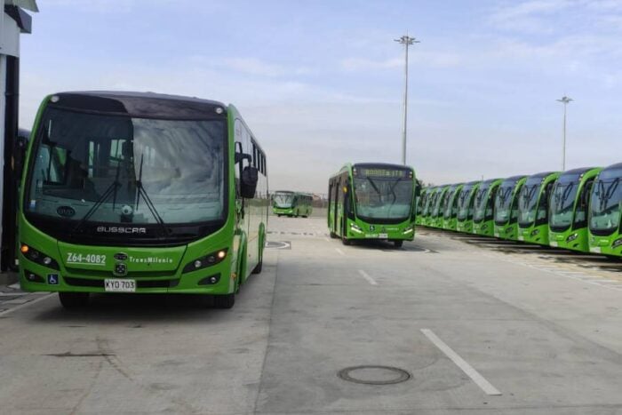  - Así logró BYD, la gigante china de carros eléctricos, venderle a Colombia 215 buses por más de USD  millones
