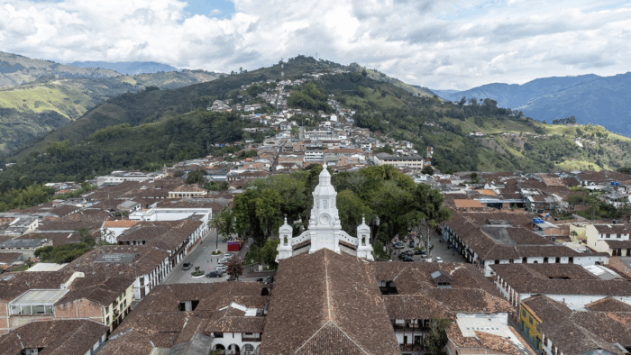 La hermosa ruta de pueblos de Antioquia y Caldas entre montañas y paisajes magicos para visitar en Semana Santa - -- Las2orillas.co: Historias, voces y noticias de Colombia La hermosa ruta de pueblos de Antioquia y Caldas entre montañas y paisajes magicos para visitar en Semana Santa