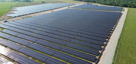  - El proyecto universitario que se transformó en una empresa capaz de montar un gigante parque solar