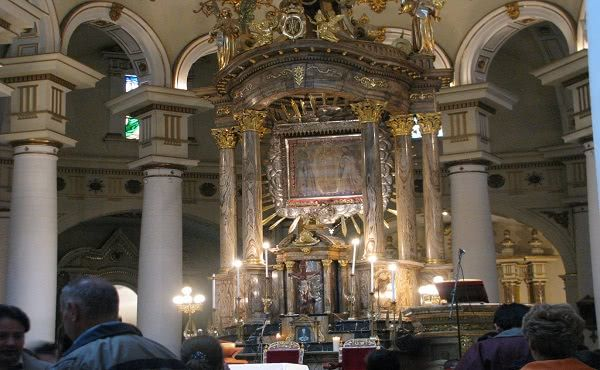 La historia de la virgen de Chiquinquirá, la venerada imagen a la que Simón Bolívar se arrodillaba para pedir favores - -- Las2orillas.co: Historias, voces y noticias de Colombia - La historia de la virgen de Chiquinquirá, la venerada imagen a la que Simón Bolívar se arrodillaba para pedir favores