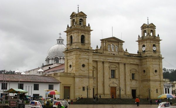 La historia de la virgen de Chiquinquirá, la venerada imagen a la que Simón Bolívar se arrodillaba para pedir favores - -- Las2orillas.co: Historias, voces y noticias de Colombia - La historia de la virgen de Chiquinquirá, la venerada imagen a la que Simón Bolívar se arrodillaba para pedir favores