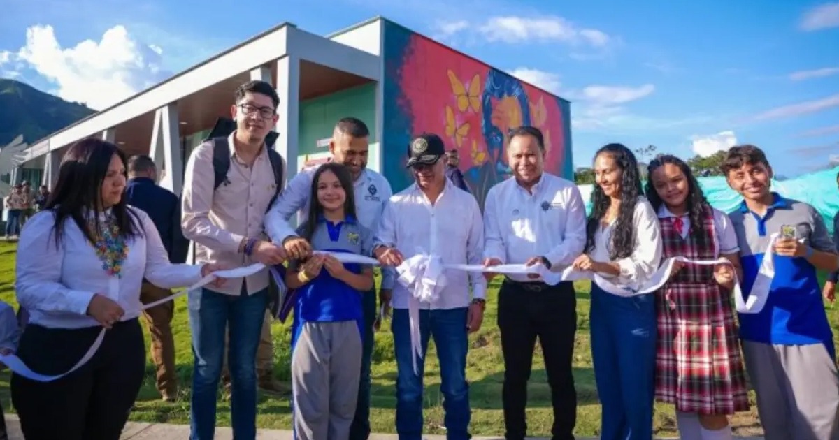  - El contratista que tiene que dejar con agua el colegio-universidad del Catatumbo que Petro inauguró sin servicios