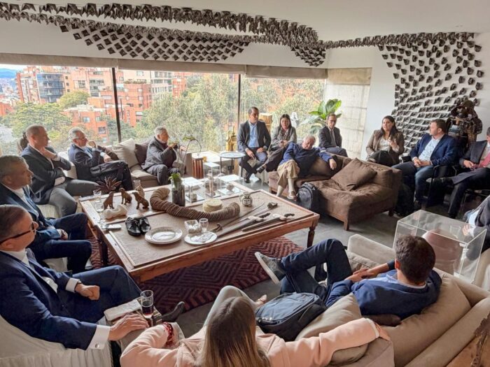  - Liberales reunidos en el apartamento de Gaviria tienen algo claro para las presidenciales: cualquiera menos Cepeda