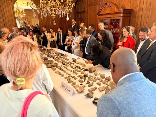  - Así fue la devolución a Colombia de 174 piezas precolombinos que una familia chilena guardó por décadas