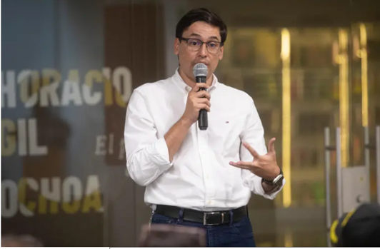  - La rebelión del director de la Biblioteca Pública Piloto contra Fico Gutiérrez por el libro del M-19