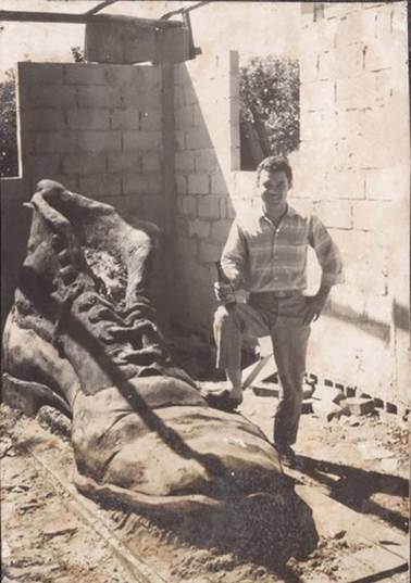 El turbio final de Tito Lombana, el escultor de los Zapatos Viejos de Cartagena, donde todos se han tomado una foto - -- Las2orillas.co: Historias, voces y noticias de Colombia - El turbio final de Tito Lombana, el escultor de los Zapatos Viejos de Cartagena, donde todos se han tomado una foto