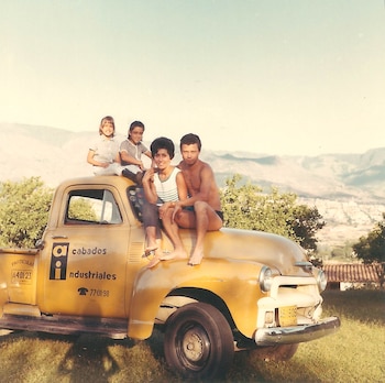 El turbio final de Tito Lombana, el escultor de los Zapatos Viejos de Cartagena, donde todos se han tomado una foto - -- Las2orillas.co: Historias, voces y noticias de Colombia - El turbio final de Tito Lombana, el escultor de los Zapatos Viejos de Cartagena, donde todos se han tomado una foto