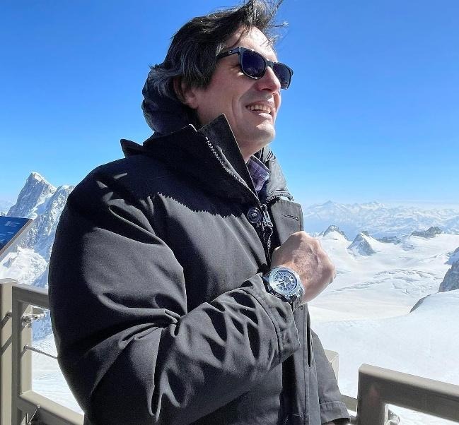  - Este santandereano pasó de lustrar zapatos a ser un duro relojero en Suiza que De la Espriella contrató para su campaña