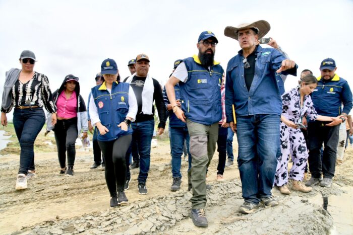  - La alta funcionaria que Petro mantiene atornillada en el cargo llevó a dos de los suyos a rendir cuentas en el Congreso