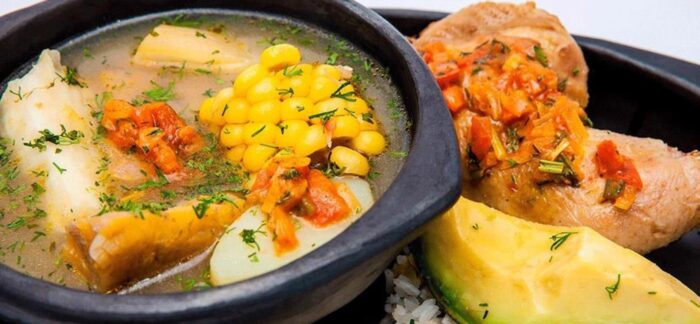 Cuál es el pueblo colombiano con uno de los mejores sancocho de gallina, no está cerca a Bogotá