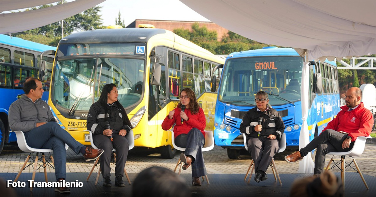  - Víctor Hugo Huertas alcalde de Engativá y Andrés Oyola firmaron un convenio para vincular a 100 mujeres al SITP