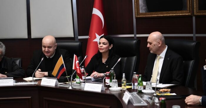  - Cómo el Mindefensa Pedro Sánchez terminó con 2 viceministras inexpertas que llegaron a pagar favores políticos