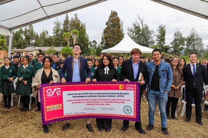 La finca de Gacha a las afueras de Bogotá que Petro le entregó al mejor colegio público de Bogotá Gacha