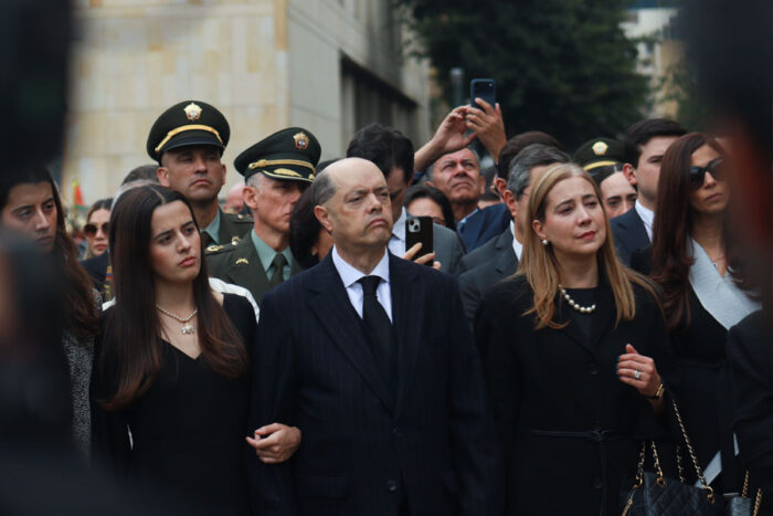  - Con honores de presidente: así fue la despedida a Germán Vargas Lleras en la Plaza de Bolívar de Bogotá