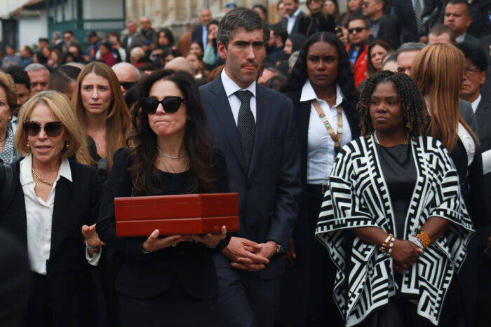  - Con honores de presidente: así fue la despedida a Germán Vargas Lleras en la Plaza de Bolívar de Bogotá