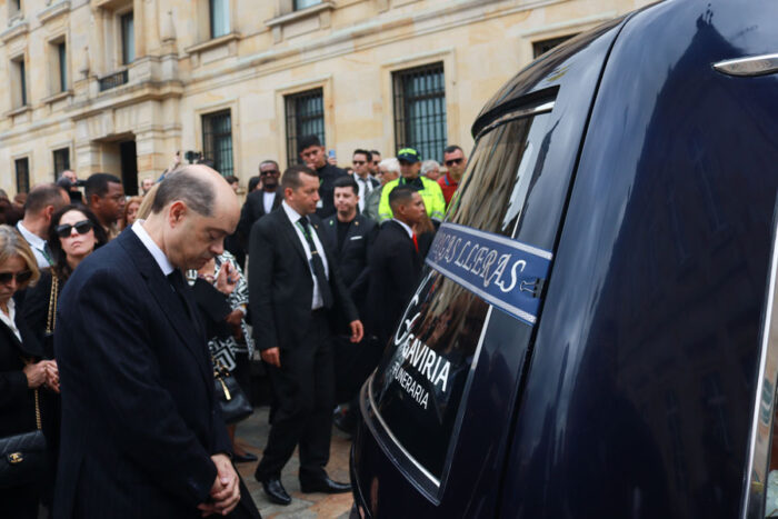  - Con honores de presidente: así fue la despedida a Germán Vargas Lleras en la Plaza de Bolívar de Bogotá