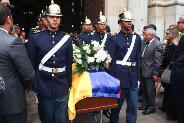  - Con honores de presidente: así fue la despedida a Germán Vargas Lleras en la Plaza de Bolívar de Bogotá