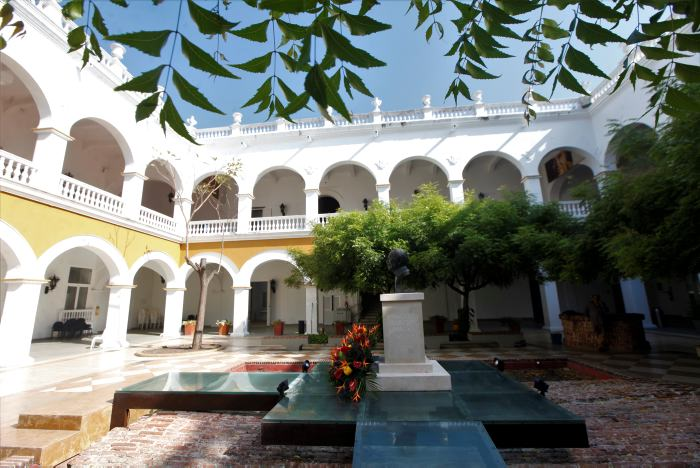 Por qué terminaron en un antiguo colegio colonial de Cartagena las cenizas de Gabo y su esposa El discreto claustro de Cartagena donde descansan las cenizas de Gabo junto a las de su amada Mercedes Barcha