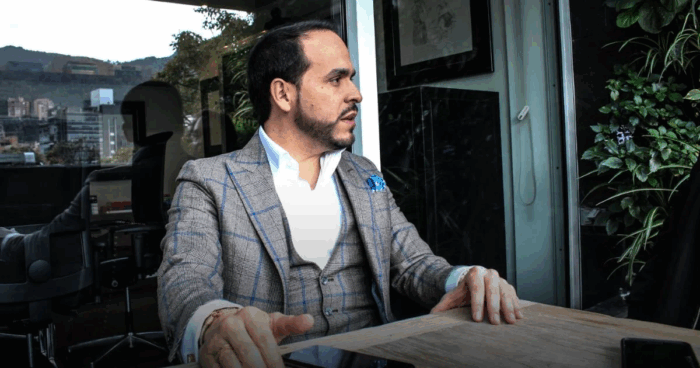 La olvidada conversación entre Iván Cepeda y De la Espriella: entre risas, elogios y guiños a Timochenko - La olvidada conversación entre Iván Cepeda y De la Espriella: entre risas, elogios y guiños a Timochenko