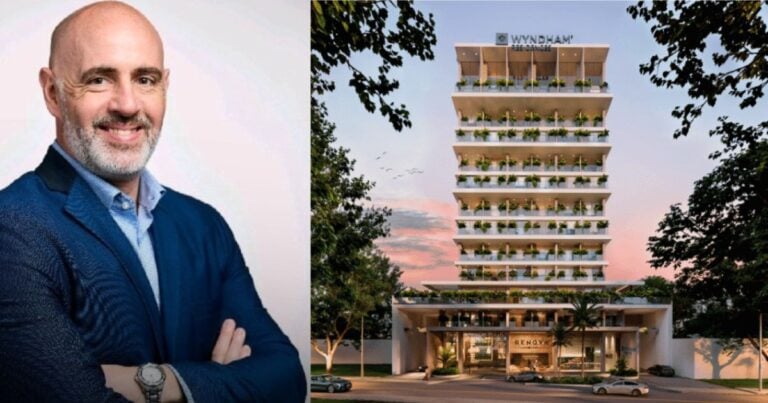 Smiling businessman in a blue blazer beside a modern, plant-covered multi-story building at sunset. - Las2orillas.co: Historias, voces y noticias de Colombia