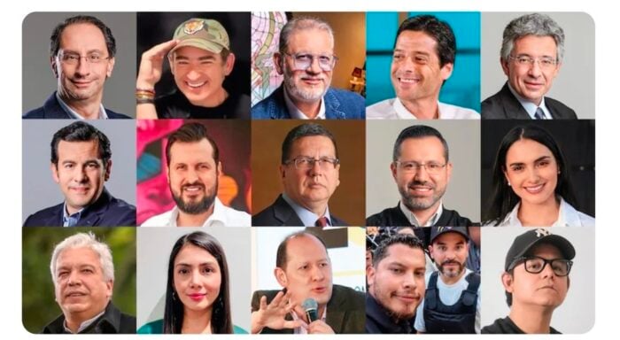 Collage of 15 diverse professionals' headshots in a grid, all smiling. - Las dos mujeres que forman parte del círculo de 15 que rodea a Abelardo de la Espriella