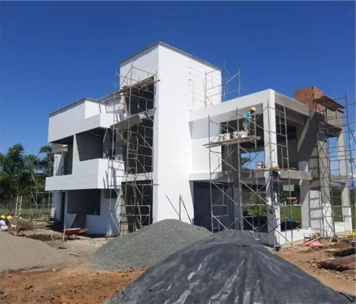  - La Alcaldía de Bogotá intervino la constructora Robles porque dejó sin techo a 16 familias en Engativá.
