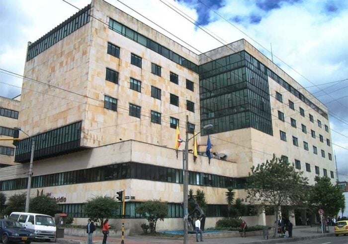  - Cuáles son los problemas económicos que llevaron al cierre de la clínica infantil Colsubsidio