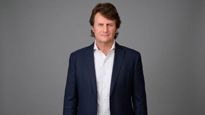 Tres marcas asiáticas desplazaron a AKT del empresario paisa Manuel Santiago Mejía