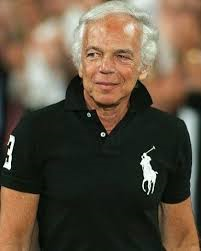 La pelea por la marca de las camisetas Polo que Ralph Laurent-Colombia terminó ganando Older man with white hair wearing a black Polo Ralph Lauren polo, smiling outdoors. - La pelea por la marca de las camisetas Polo que Ralph Laurent-Colombia terminó ganando