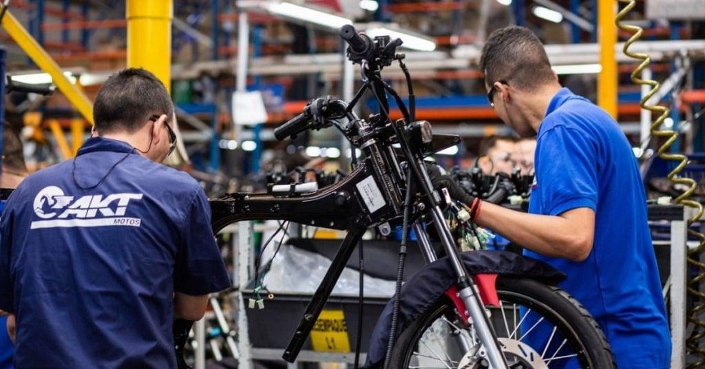  - Tres marcas asiáticas desplazaron a AKT del empresario paisa Manuel Santiago Mejía