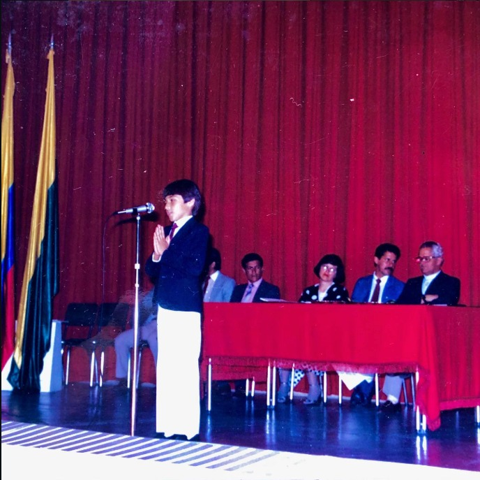 El duro camino de Carlos Morales para convertirse en la voz del Gol Caracol El camino de Carlos Alberto Morales, el narrador que pasó de cargar bultos a cantar los goles de la Selección Colombia