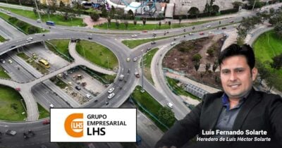 Aerial shot of a complex highway interchange; lower-right shows a man in a suit and the LHS logo in the foreground. - Las2orillas.co: Historias, voces y noticias de Colombia