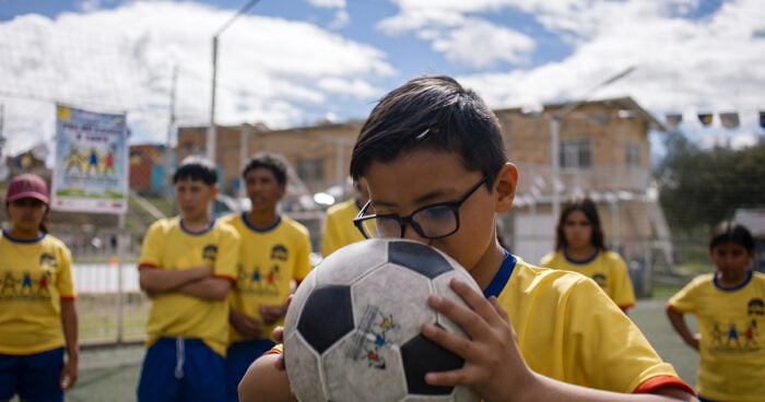 El himno futbolístico de Dr. Krapula que esperó 20 años por su video video Pibe de mi barrio de Dr. Krápula
