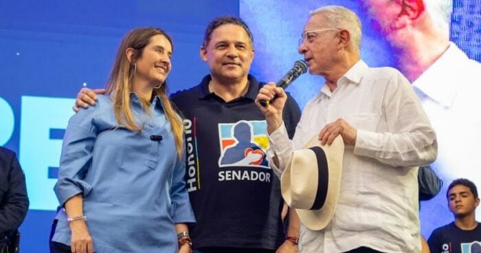 Con cuántos senadores dispuestos a votar sus leyes arranca a gobernar Abelardo de la Espriella - Con cuántos senadores dispuestos a votar sus leyes arranca a gobernar Abelardo de la Espriella