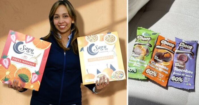 Smiling woman in a blue jacket holds two large Sagu Co chocolate boxes (fresa naranja and maracuyá) beside a panel showing assorted chocolate bars on the right. - Las2orillas.co: Historias, voces y noticias de Colombia