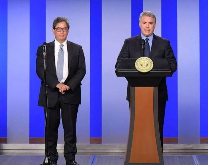 Con 2 duros escuderos José Manuel Restrepo le dio la cara al Banco Mundial y el Fondo Monetario en Washington - Con 2 duros escuderos José Manuel Restrepo le dio la cara al Banco Mundial y el Fondo Monetario en Washington