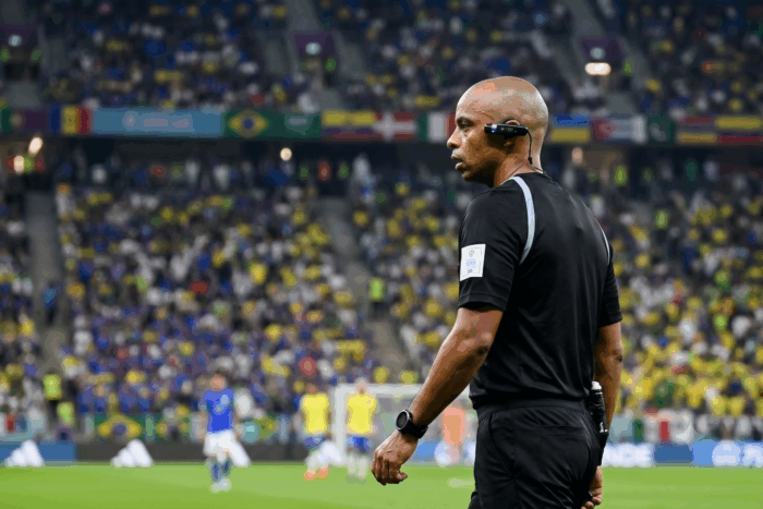 La tecnología que convirtió al árbitro en la nueva cámara protagonista del fútbol - La tecnología que convirtió al árbitro en la nueva cámara protagonista del fútbol