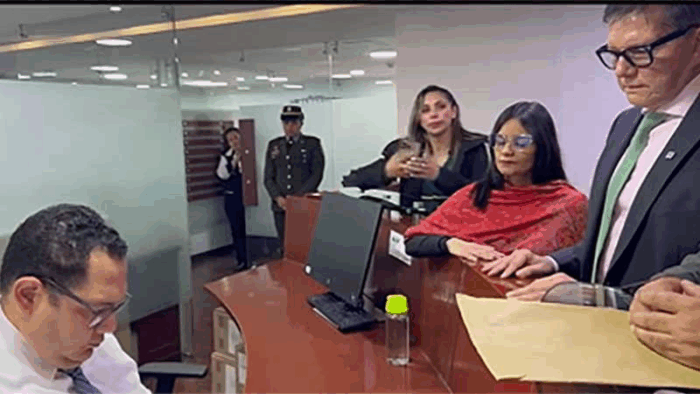 Dos poderosas funcionarias cercanísimas a Petro contrataron abogados de la cuerda de Abelardo de la Espriella - Dos poderosas funcionarias cercanísimas a Petro contrataron abogados de la cuerda de Abelardo de la Espriella