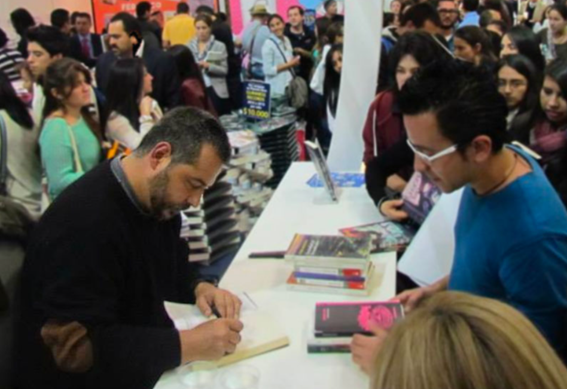 Mario Mendoza encabezó la remontada de los escritores colombianos en la lista de los libros más vendidos - Mario Mendoza encabezó la remontada de los escritores colombianos en la lista de los libros más vendidos
