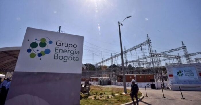 Juan Ricardo Ortega y su poderosa junta convirtieron al Grupo Energía de Bogotá en un poderoso jugador en elBrasil Grupo Energía Bogotá sign at an outdoor energy facility with power lines and a transmission substation in the background. - Juan Ricardo Ortega y su poderosa junta convirtieron al Grupo Energía de Bogotá en un poderoso jugador en elBrasil