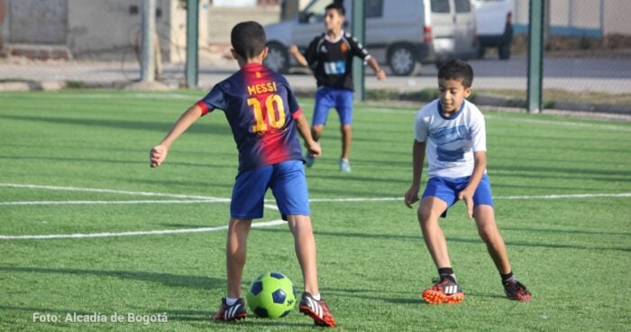 La Alcaldía de Kennedy invierte 4 mil millones de pesos en escuelas de fútbol para apoyar a niños y jóvenes gratis Alcaldía