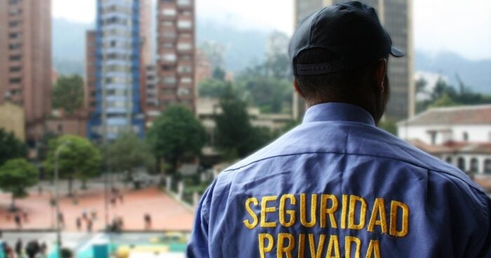  - Más de 45 mil vigilantes de conjuntos residenciales y edificios en Bogotá podrían quedar sin empleo.