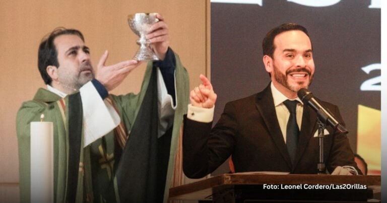 Las2orillas.co: Historias, voces y noticias de Colombia Priest in green liturgical vestments lifts a silver chalice beside a smiling man in a suit at a podium during a ceremony, with a candle nearby. - Las2orillas.co: Historias, voces y noticias de Colombia