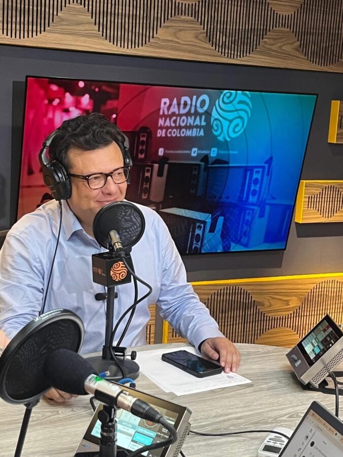 Francia y los 6 ministros de Petro que el libro de la Verdad de De la Espriella señala con dedo acusador - Francia y los 6 ministros de Petro que el libro de la Verdad de De la Espriella señala con dedo acusador