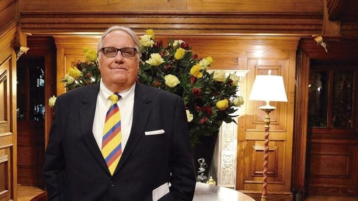 Él es Howard Buffett, el magnate que llegó con Shakira al Chocó a reconstruir las escuelas que tumbó el terremoto Howard Buffett 2