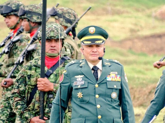  - Con 7 duros oficiales comandados por un general que Petro retiró, De la Espriella arma su cúpula militar